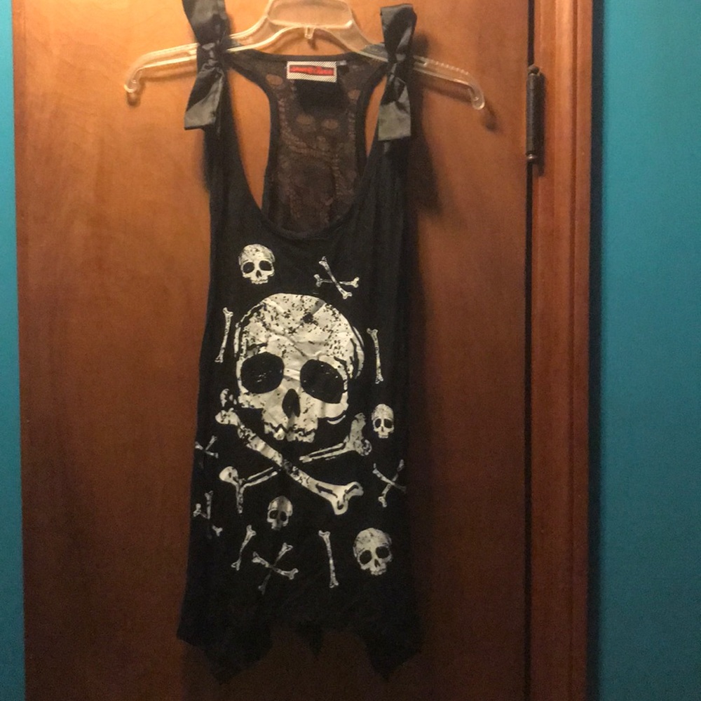New Skull flow tank top